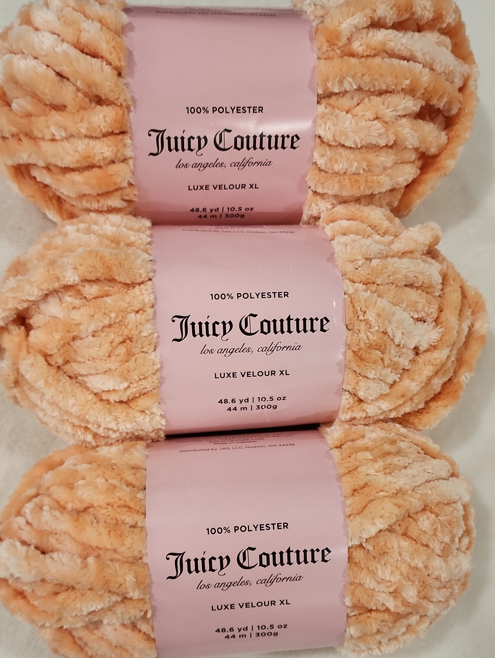 Juicy Couture Luxe Velour XL Plush Yarn in Peach